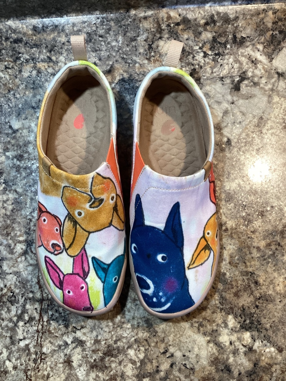 UIN Women’s 7 Canvas Lightweight Travel Slip-on Art Slight Flaw
